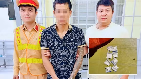 Tuần tra đêm, CSGT cùng Công an phường bắt kẻ mang ma túy