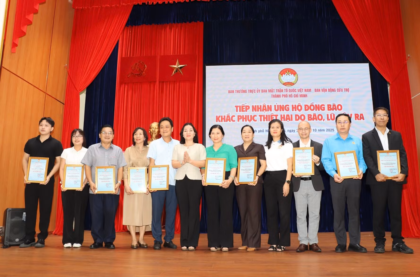 Hơn 13 nghìn lượt ủng hộ đồng bào bị ảnh hưởng bão lũ số tiền hơn 145 tỷ đồng -0