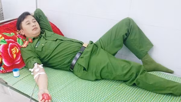 Đại úy Công an xã kịp thời hiến máu cứu người bệnh nguy kịch