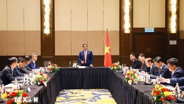 Thủ tướng Phạm Minh Chính làm việc với các Đại sứ Việt Nam tại khu vực ASEAN