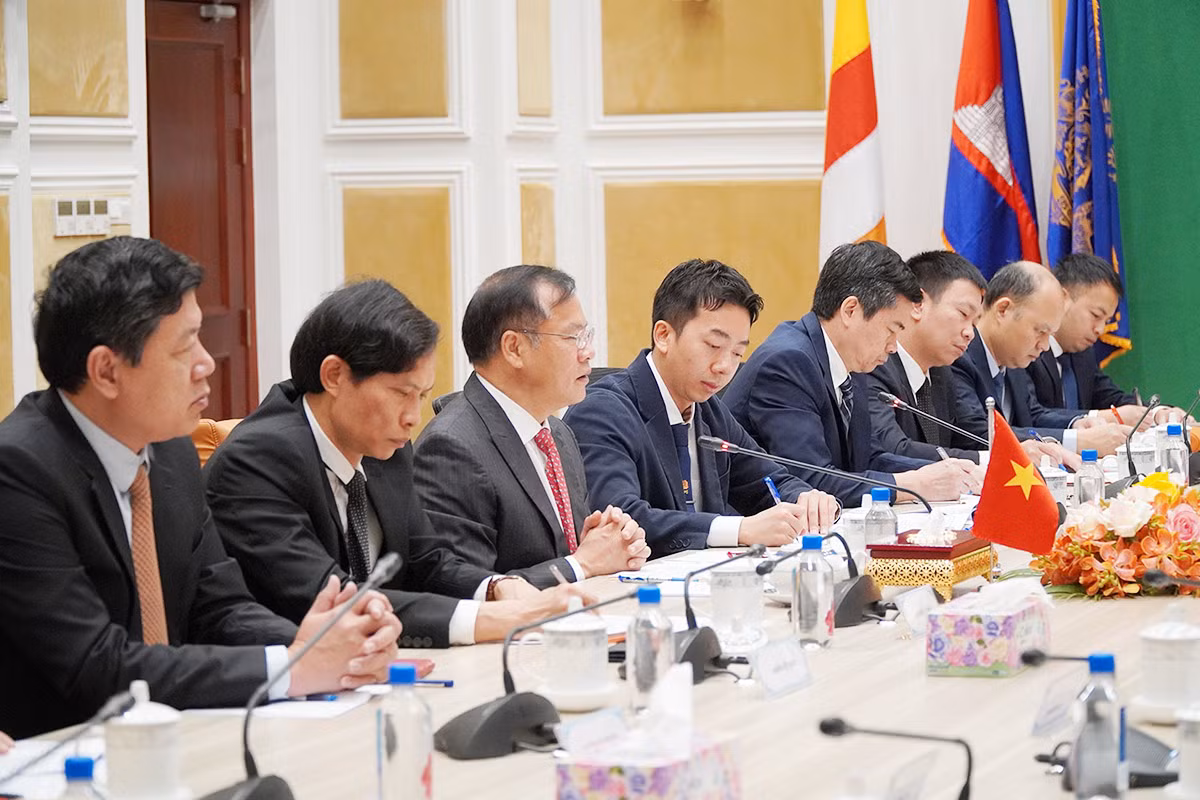 Thứ trưởng Nguyễn Văn Long hội đàm với Tổng cục trưởng Tổng cục Công an quốc gia, Bộ Nội vụ Vương quốc Campuchia -0
