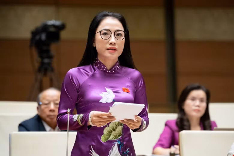 Thị trường vàng phức tạp, bạo lực học đường, hành hung nhân viên y tế gây bức xúc -0