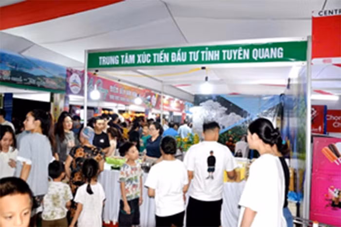 Hơn 130 gian hàng của 10 quốc gia, vùng lãnh thổ -0