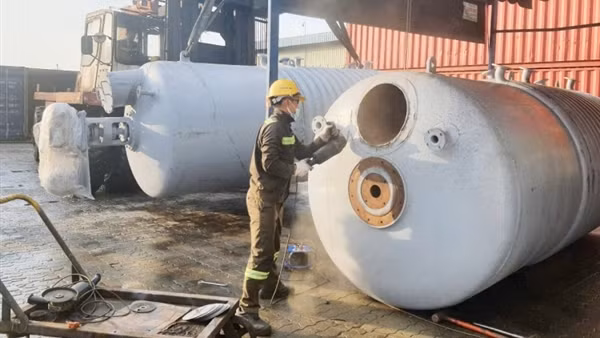 84.000 bao thuốc lá giấu trong bồn thép xuất lậu đi Canada