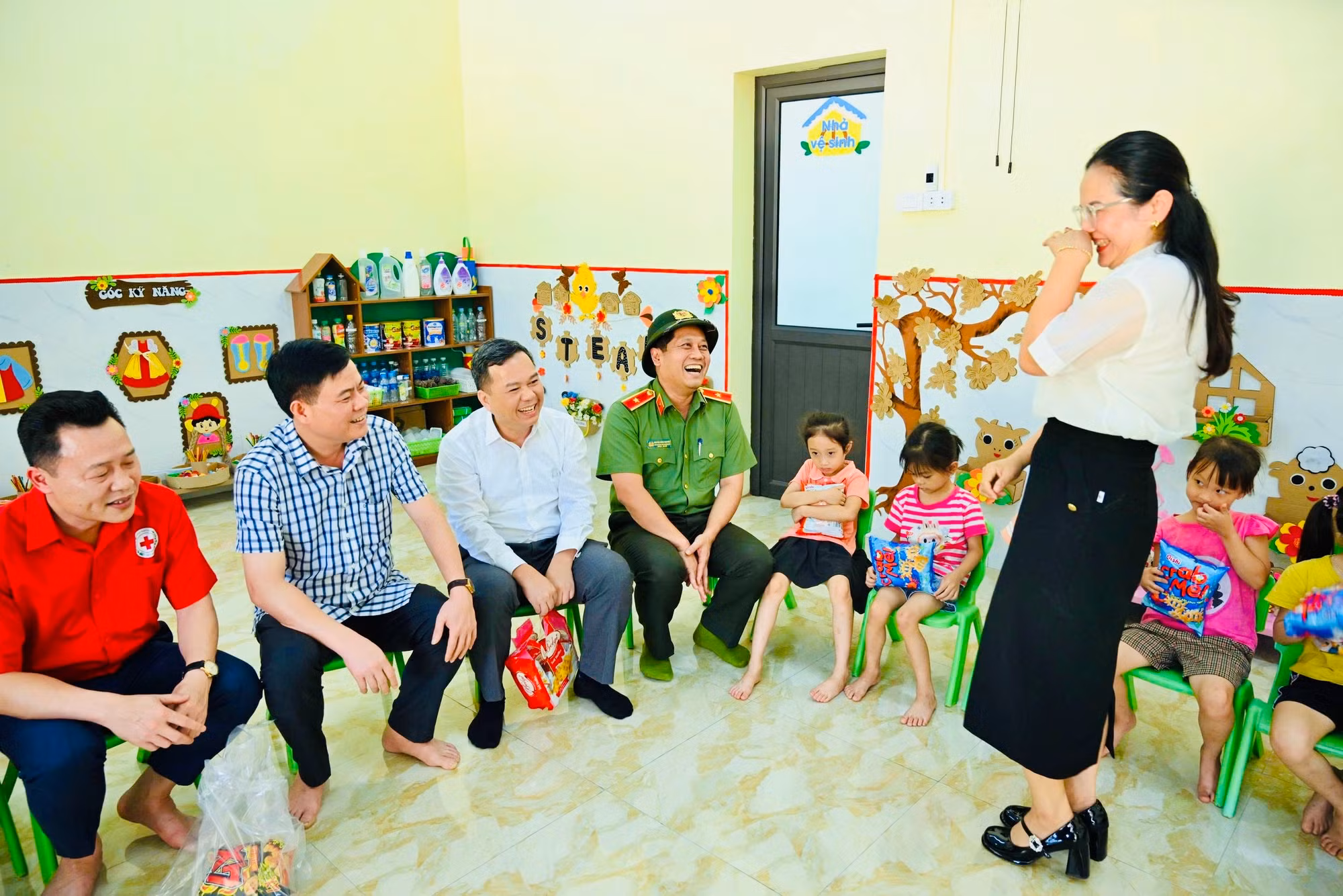 Trường Mầm non Hùng Lợi - Quà tặng của Bộ trưởng Lương Tam Quang dành cho thiếu nhi ở Tuyên Quang -0