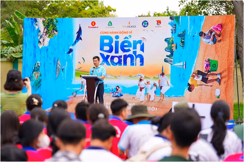 Gần 10.000 người vingroup và tình nguyện viên ra quân làm sạch bờ biển tại 28 tỉnh, thành phố -2