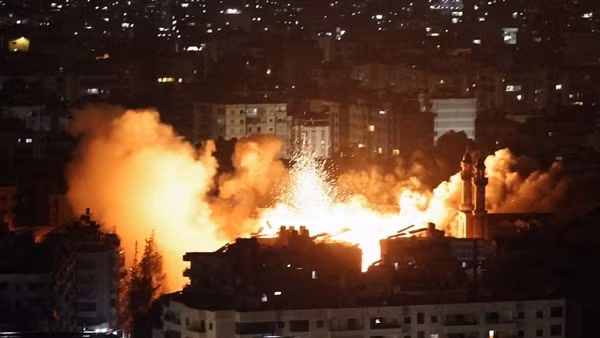 Israel không kích dồn dập vùng ngoại ô thủ đô Lebanon