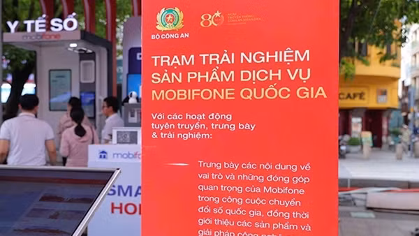 Nô nức trải nghiệm gian hàng công nghệ số của MobiFone tại sự kiện “Vinh quang Công an nhân dân Việt Nam”