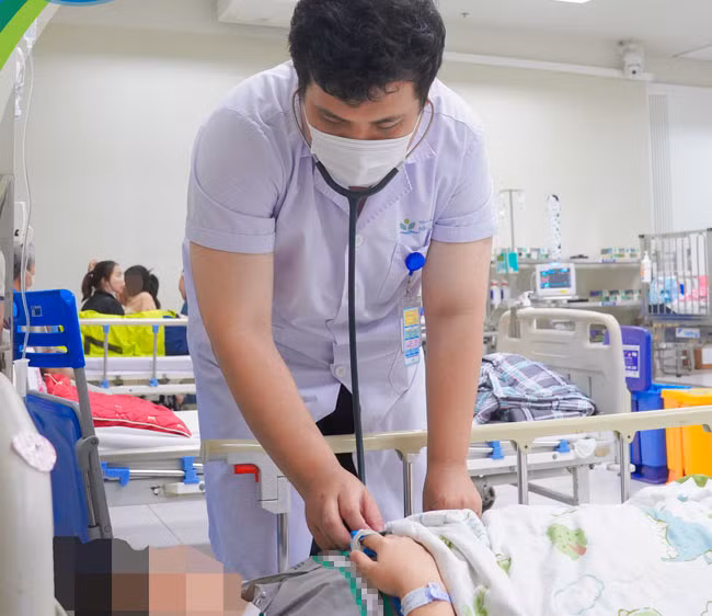 Học sinh lớp 8 nhiều nhập viện cấp cứu vì ngộ độc thuốc lá điện tử -0