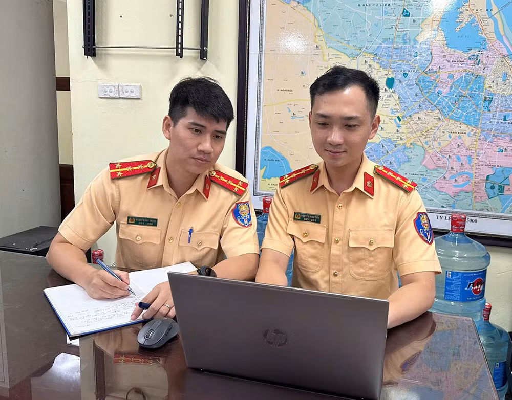 Công an Hà Nội học AI qua nền tảng 'Bình dân học vụ số' -0