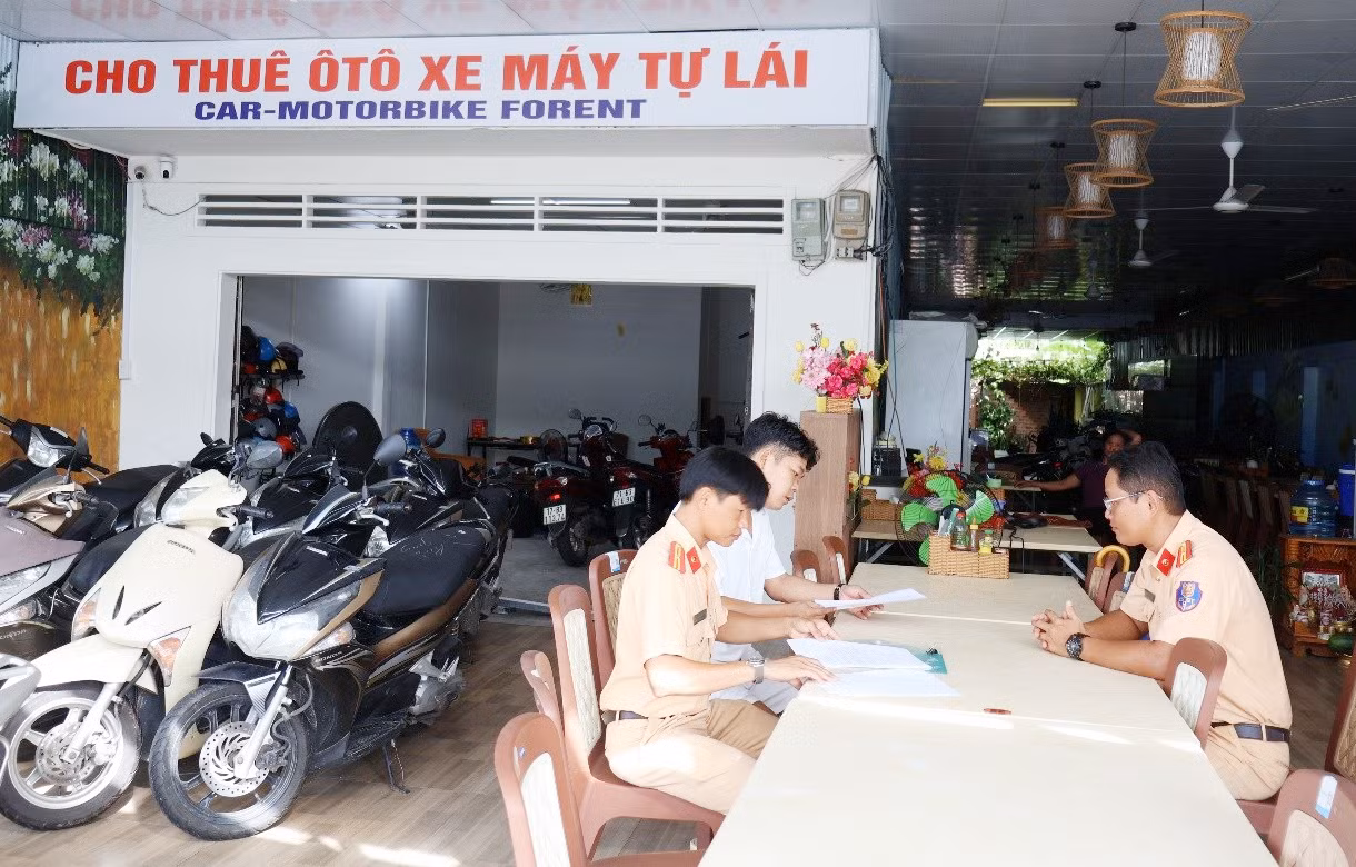 Các cơ sở cho thuê xe tự lái tại Phú Quốc ký cam kết đối với hoạt động cho người nước ngoài thuê xe -0