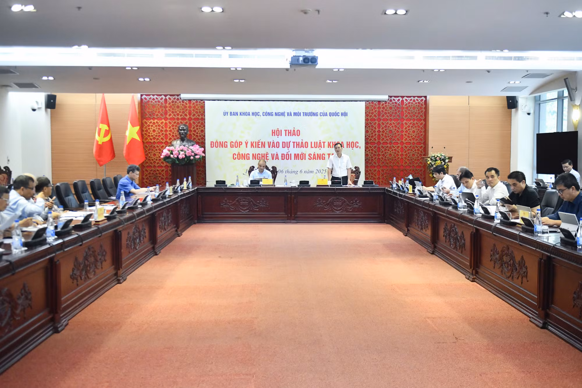 Luật cần quy định rõ việc phân bổ tối thiểu 2% GDP hằng năm cho Khoa học công nghệ và đổi mới sáng tạo -0