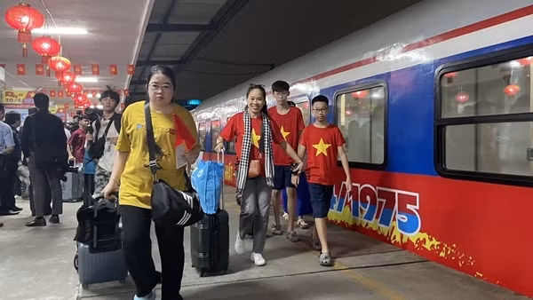 Đường sắt giảm giá vé tàu cho học sinh, sinh viên và người thân đi cùng