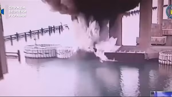 Sau đòn hủy diệt hàng loạt máy bay Nga, Ukraine tiếp tục tấn công cầu Crimea