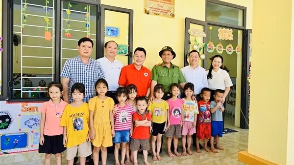 Trường Mầm non Hùng Lợi - Quà tặng của Bộ trưởng Lương Tam Quang dành cho thiếu nhi ở Tuyên Quang