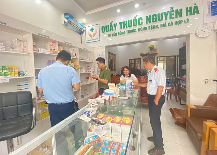 Kiểm tra 71 cơ sở dược và thực phẩm chức năng, tăng cường phòng chống hàng giả, hàng kém chất lượng -1
