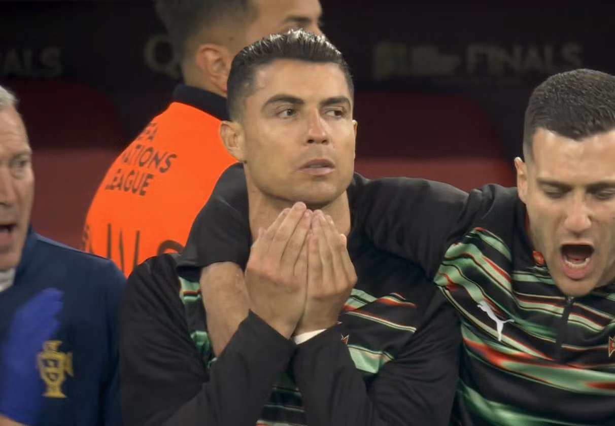 Ronaldo và giọt nước mắt tuổi 40 -0
