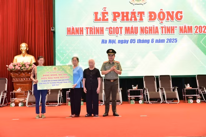 Hơn 1.000 người hưởng ứng hiến máu tình nguyện của Công an Thủ đô -0