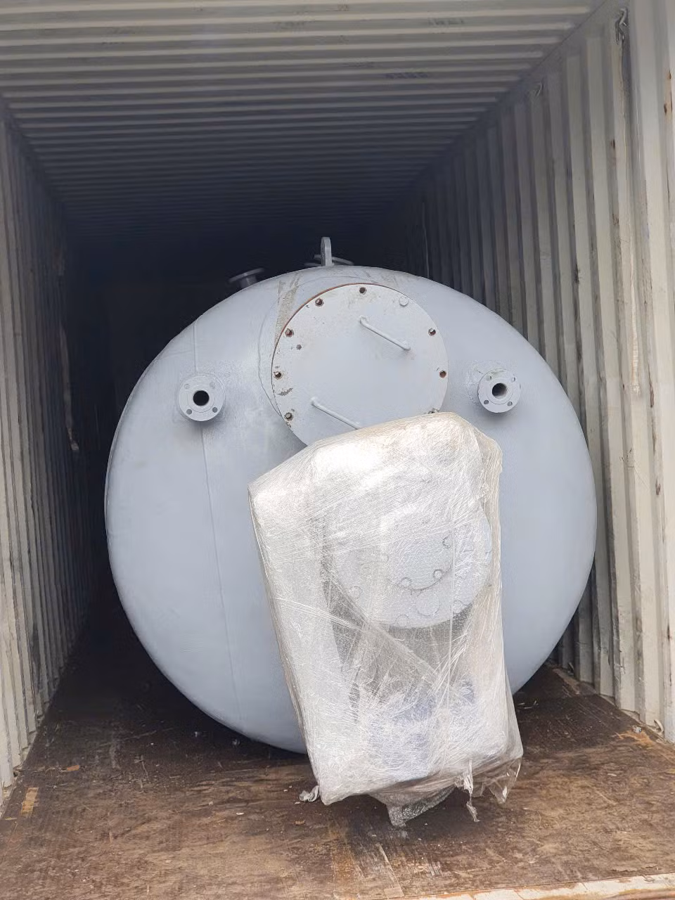 Phát hiện, bắt giữ vụ xuất lậu thuốc lá trị giá hơn 2,5 tỷ đồng và 5kg ma tuý -1