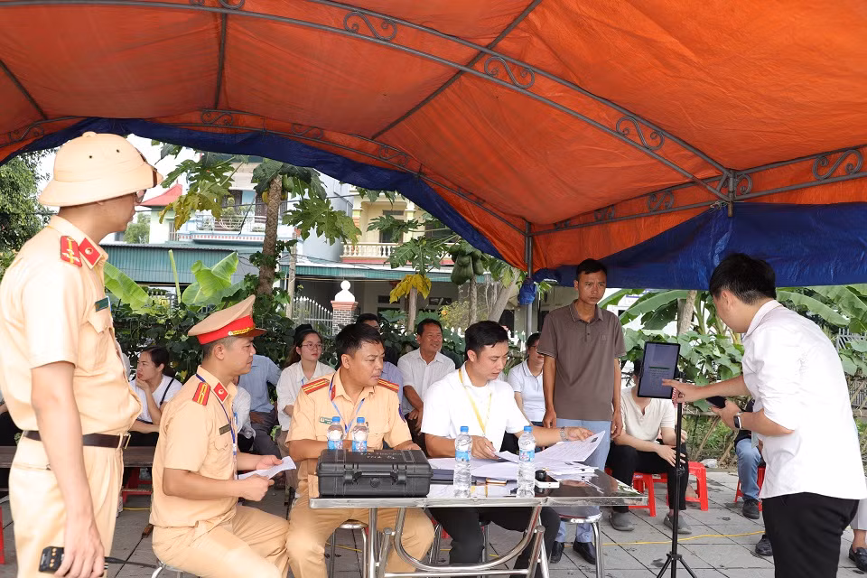 Công an Hà Nam tổ chức kỳ thi sát hạch, cấp phép lái xe đầu tiên -0