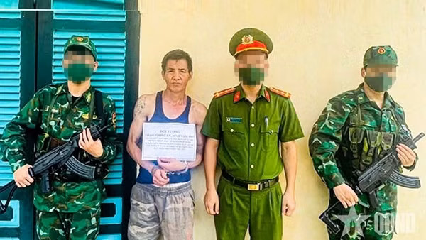 Bắt quả tang đối tượng mua bán trái phép ma túy, sử dụng tài liệu giả