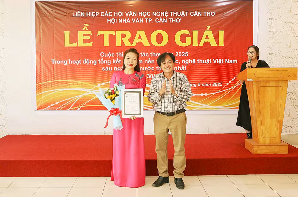 phan hoang-hue thi giai 1.jpg -1