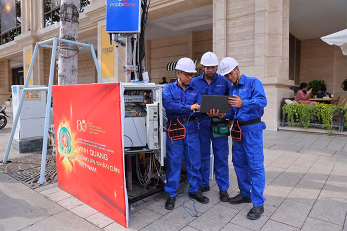 Nô nức trải nghiệm gian hàng công nghệ số của MobiFone tại sự kiện “Vinh quang Công an nhân dân Việt Nam” -0