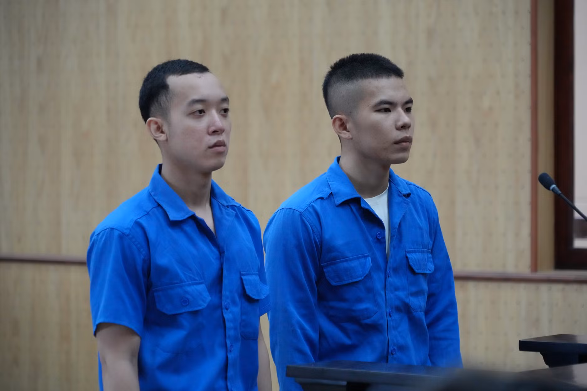 Hai thanh niên lãnh 32 năm tù vì chém trọng thương người khác do mâu thuẫn tiền bạc -0