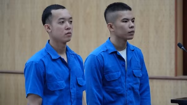 Chém người, hai thanh niên lãnh 32 năm tù