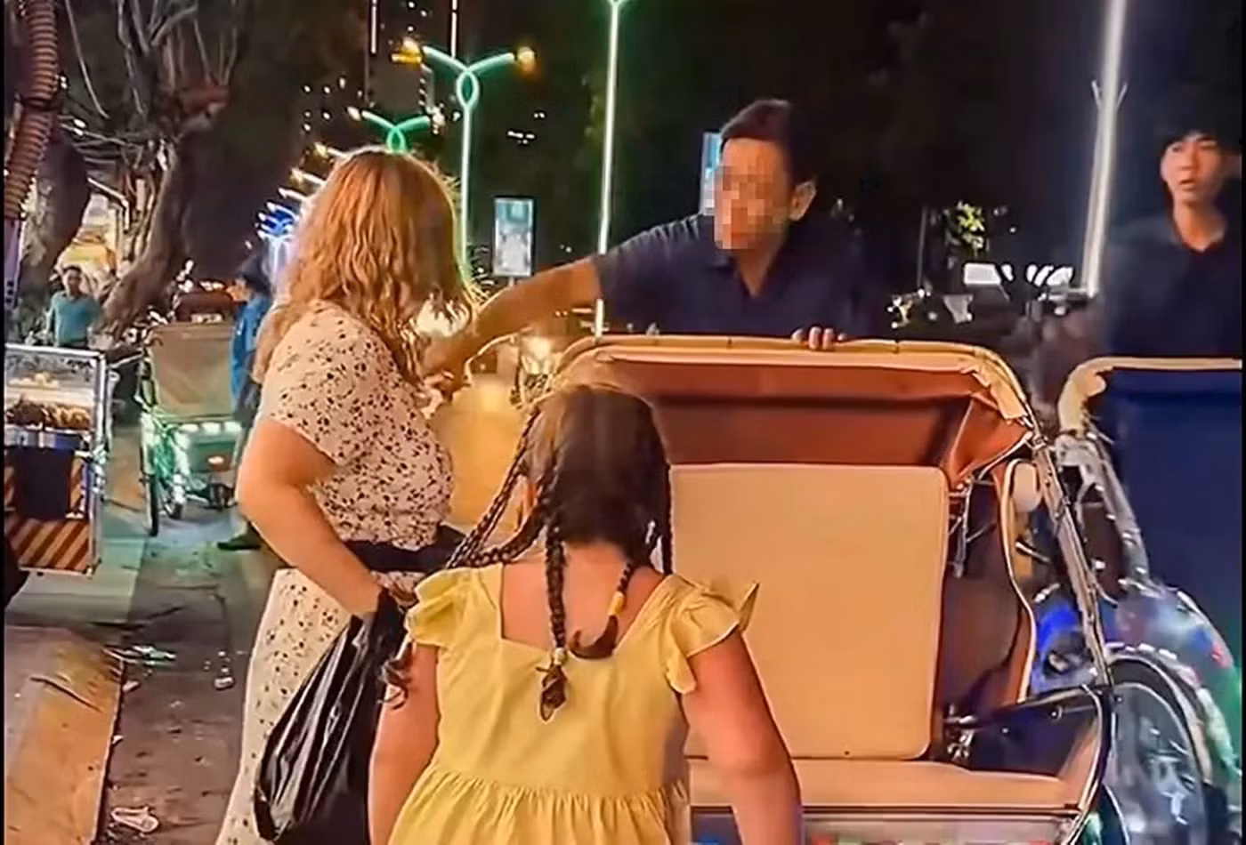 Thu thẻ đoàn viên nghiệp đoàn đối với lái xe xích lô “giật tiền” trên tay du khách -0