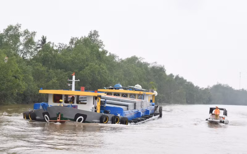 Công an các tỉnh miền Tây ra quân&nbsp;tổng kiểm soát phương tiện có gắn thiết bị bơm, hút và vận chuyển cát, sỏi -0