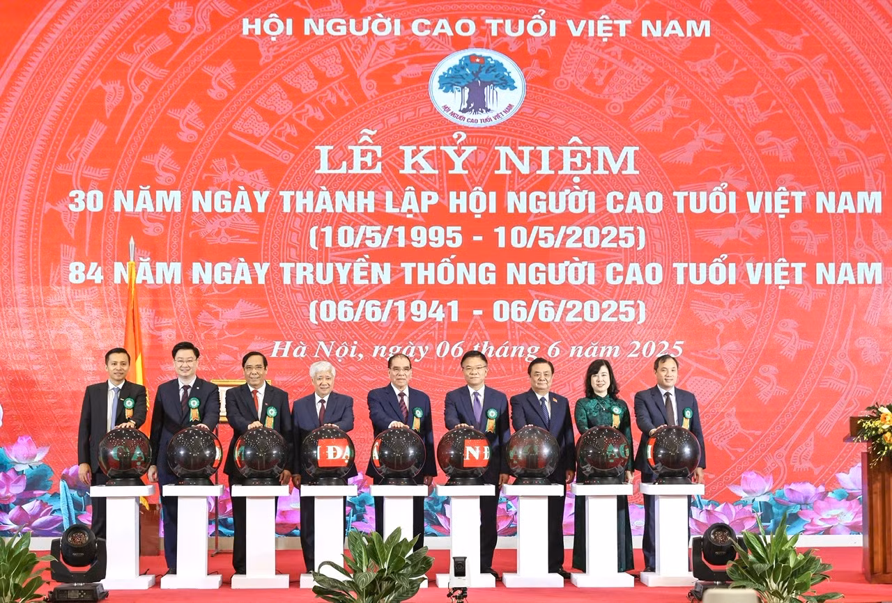 Hội Người cao tuổi Việt Nam kỷ niệm 30 năm Ngày thành lập và đón nhân Huân chương Lao động hạng Nhất -0