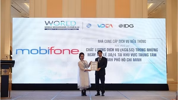 MobiFone được trao danh hiệu nhà mạng 4G&5G tiêu biểu trong Đại lễ 30/4