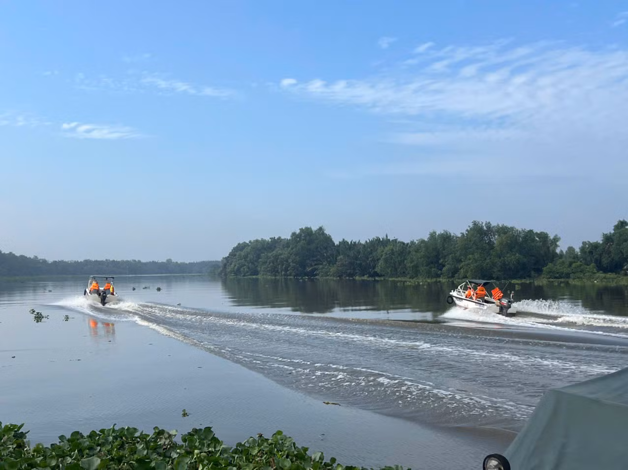 CSGT TP Hồ Chí Minh đồng loạt ra quân đảm bảo TTATGT cả đường bộ, đường thủy và đường sắt -1