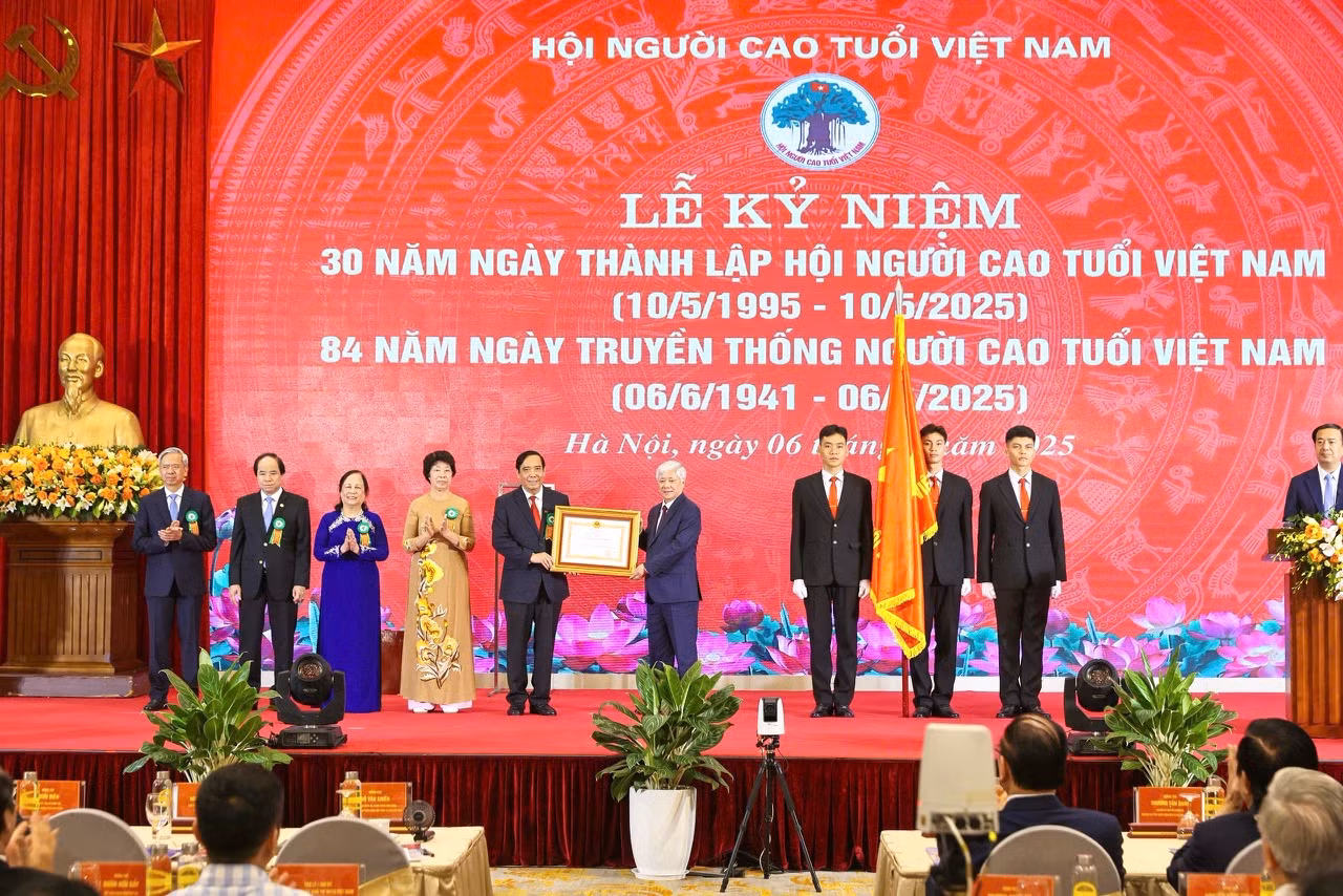 Hội Người cao tuổi Việt Nam kỷ niệm 30 năm Ngày thành lập và đón nhân Huân chương Lao động hạng Nhất -0
