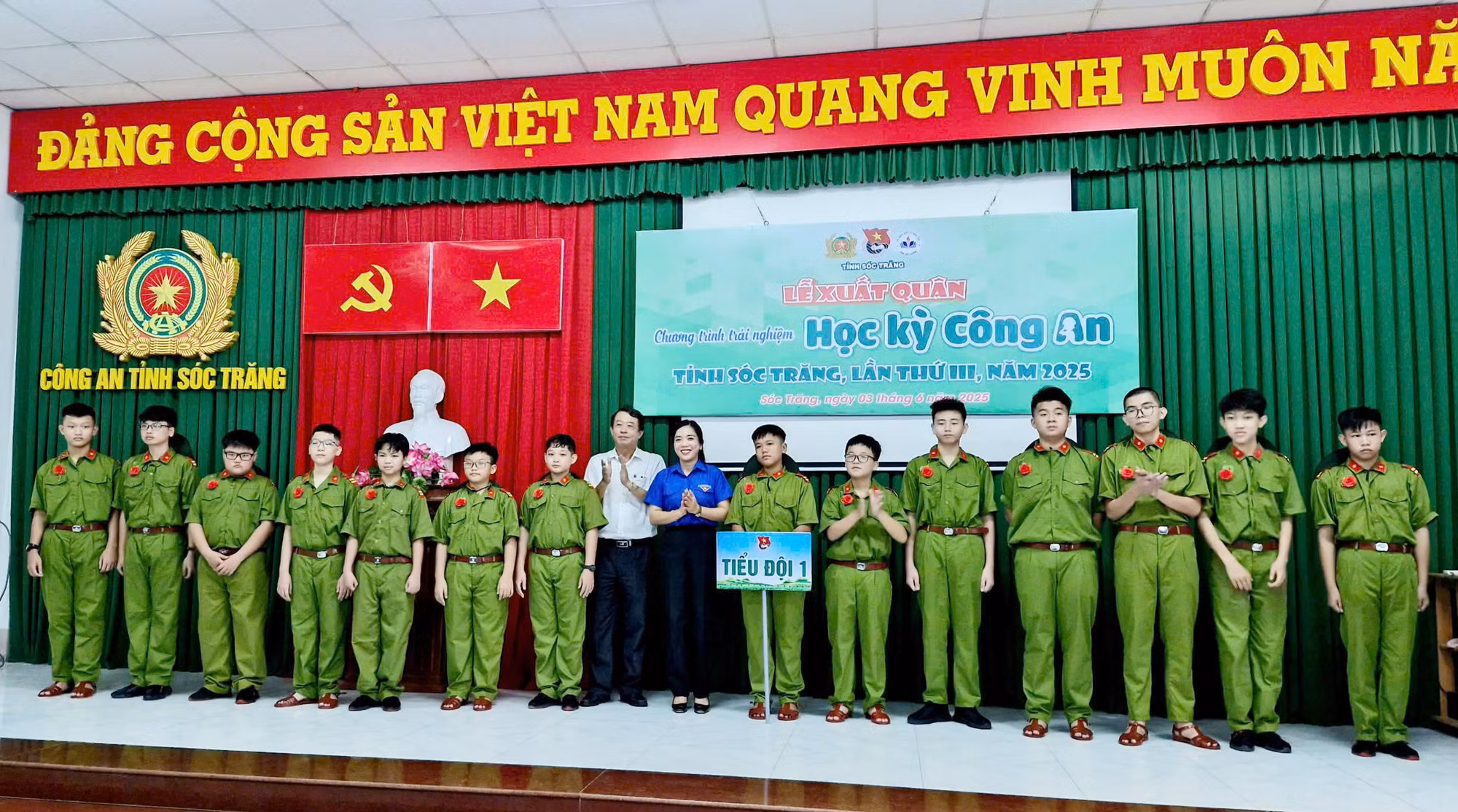 81 chiến sĩ nhỏ trải nghiệm trải nghiệm học kỳ Công an -1