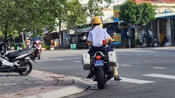CSGT hỗ trợ kịp thời thí sinh quên mang thẻ dự thi