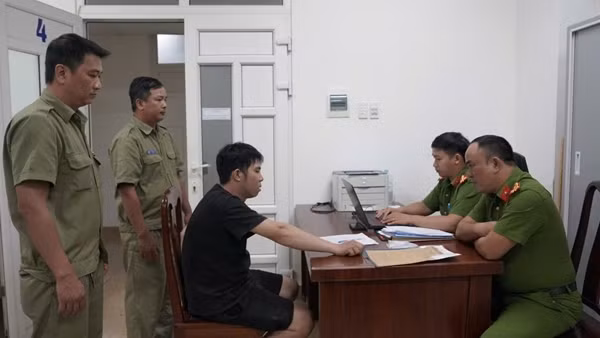 Truy bắt nóng kẻ xông vào nhà, cướp tài sản của cụ bà 72 tuổi giữa ban ngày