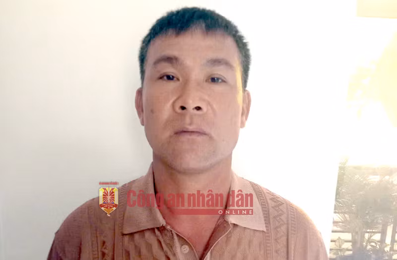 Tài xế xe bán tải chạy ngông nghênh trên bãi biển từng có 2 tiền án -0