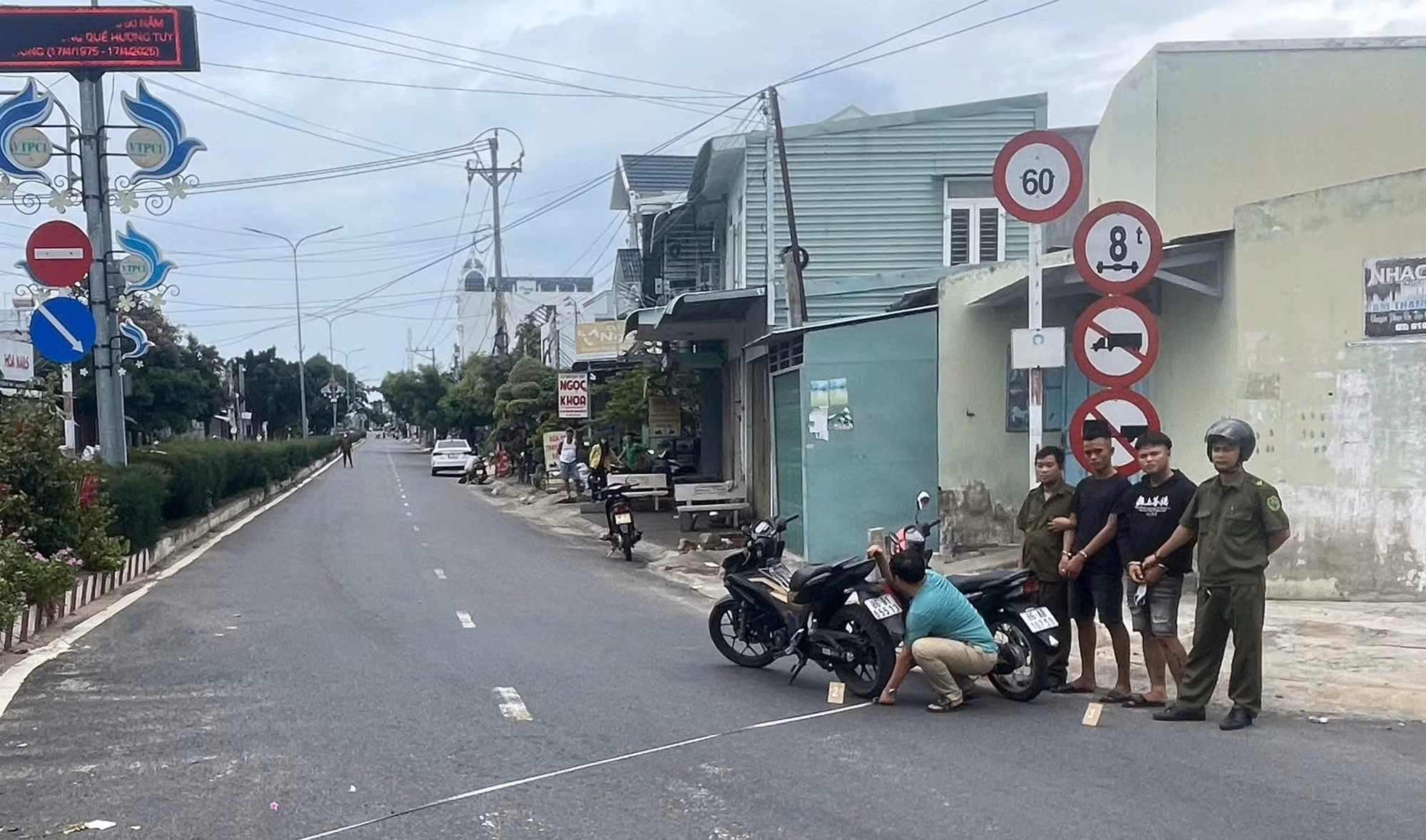 Bắt giữ 3 đối tượng thực hiện hàng loạt vụ cướp giật tài sản -0