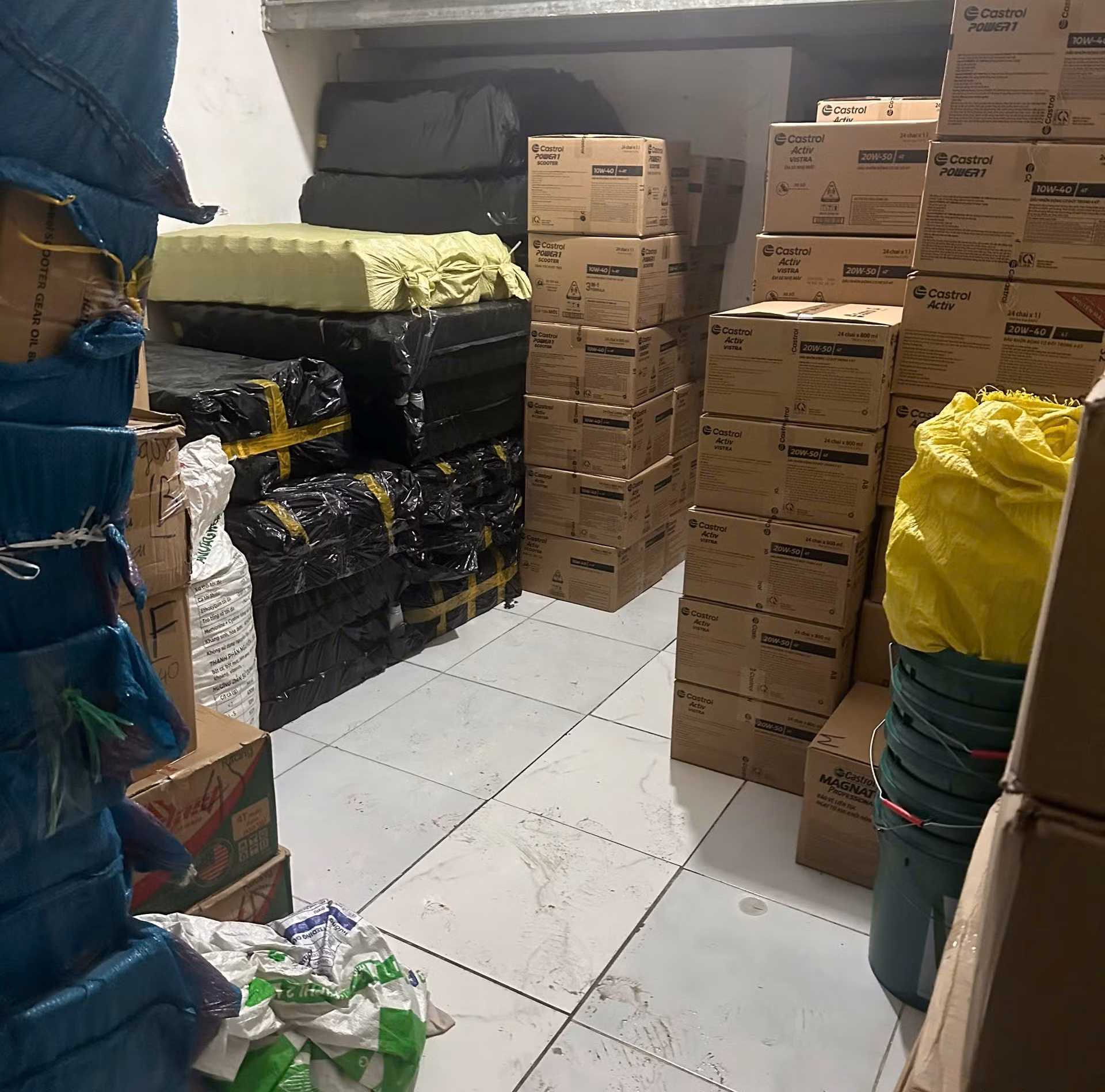 Triệt phá đường dây sản xuất và vận chuyển dầu nhớt giả -2