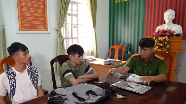 Công an xã Tiến Lợi bắt 2 tên trộm vàng