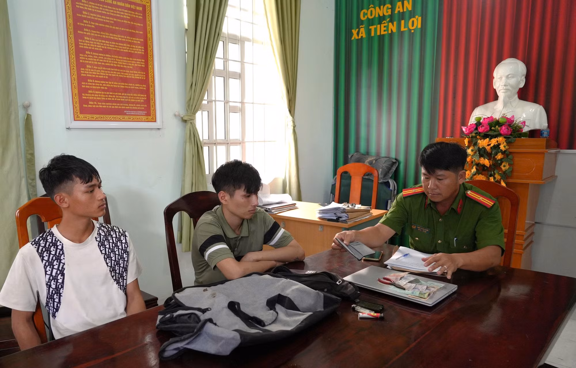 Công an xã Tiến Lợi bắt giữ hai đối tượng có hành vi trộm cắp tài sản -0