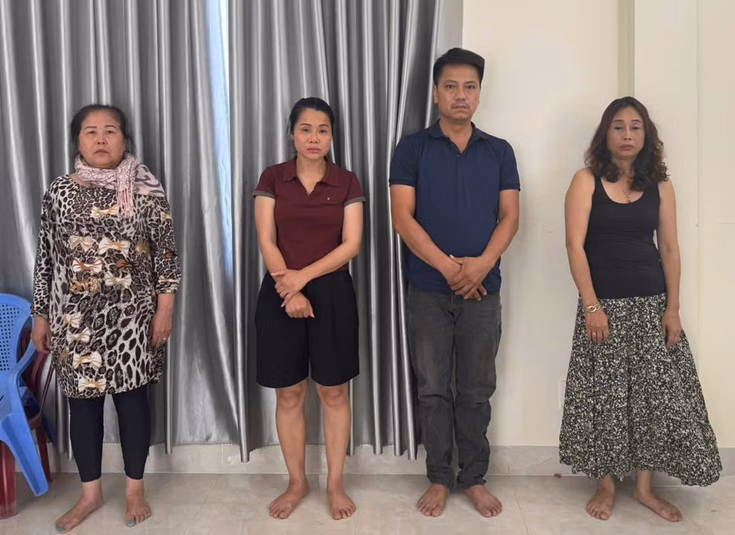 Vượt hàng trăm km để…móc túi khách xem pháo hoa quốc tế -0