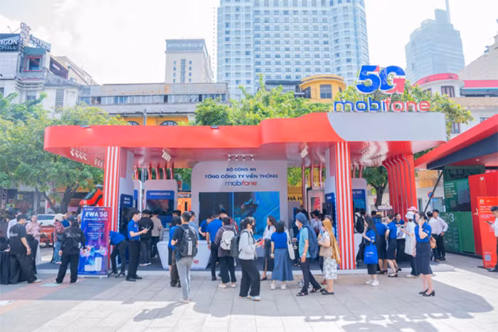 Nô nức trải nghiệm gian hàng công nghệ số của MobiFone tại sự kiện “Vinh quang Công an nhân dân Việt Nam” -0