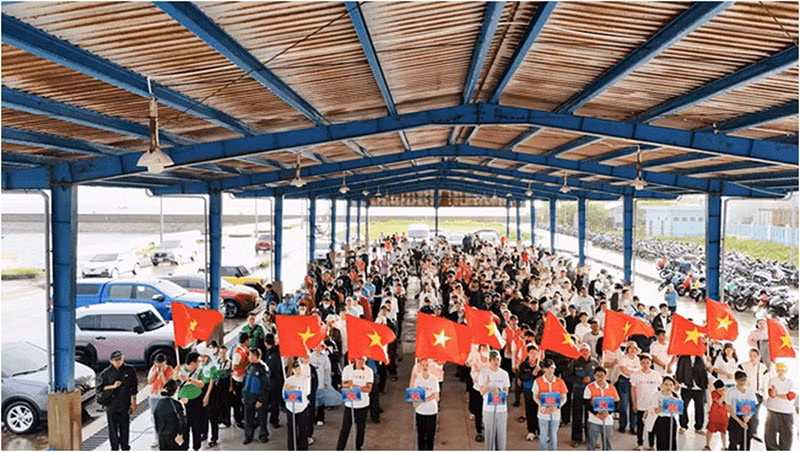 Gần 10.000 người vingroup và tình nguyện viên ra quân làm sạch bờ biển tại 28 tỉnh, thành phố -0