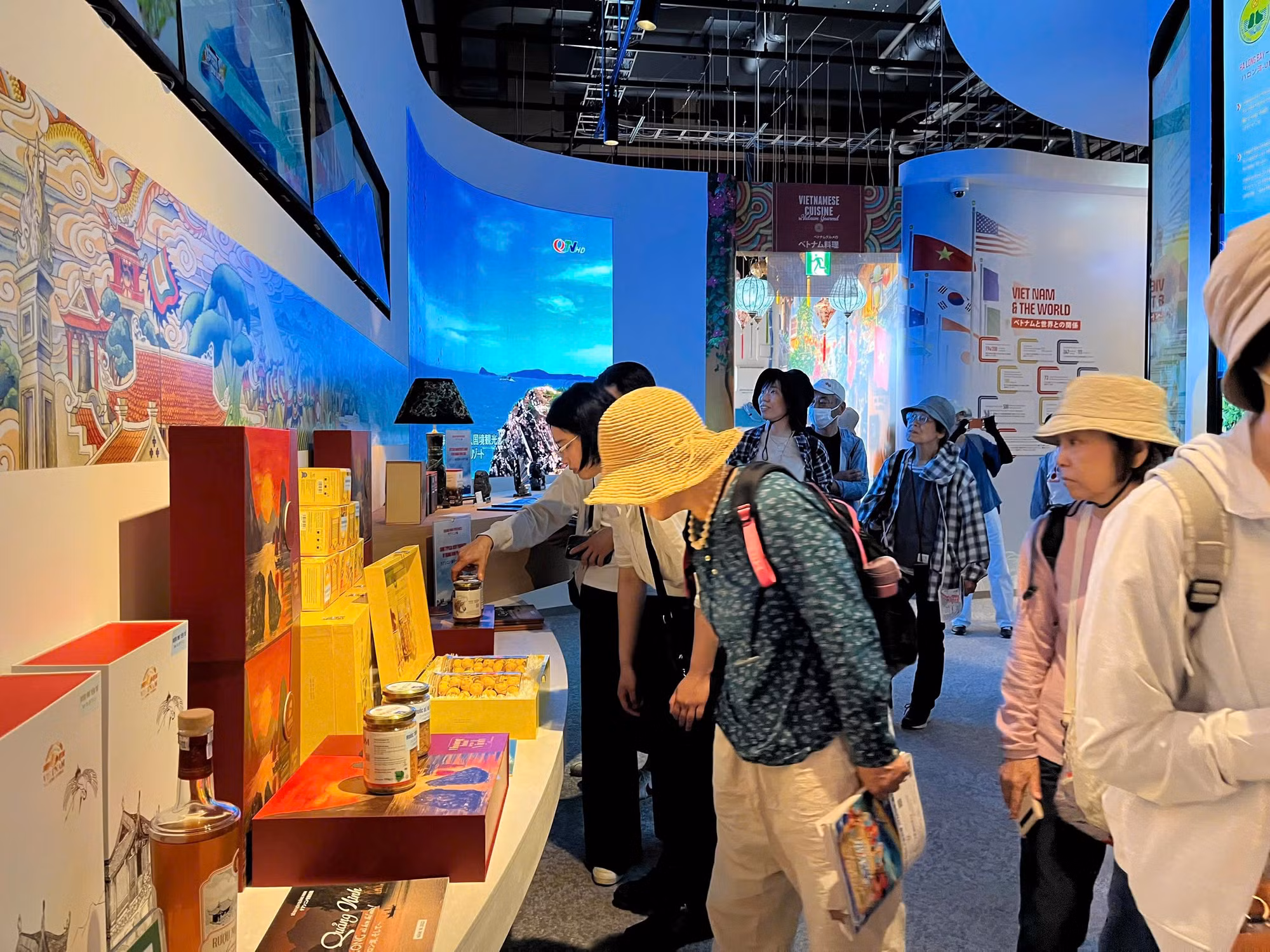 Hàng chục nghìn người dự Tuần lễ Quảng Ninh tại EXPO 2025 -1