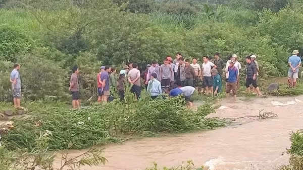 Tìm thấy thi thể cô gái bị lũ cuốn tử vong