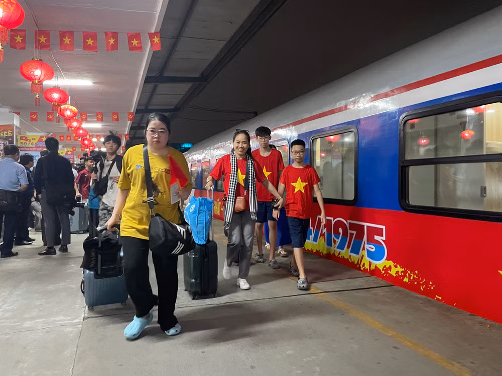 Đường sắt giảm giá vé tàu cho học sinh, sinh viên và người thân đi cùng -0