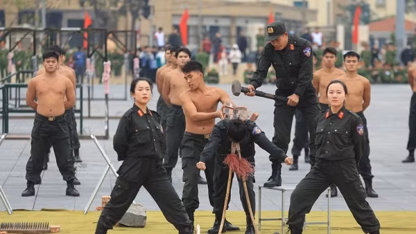 Những “bông hồng thép” tại Đại hội khỏe Vì an ninh Tổ quốc